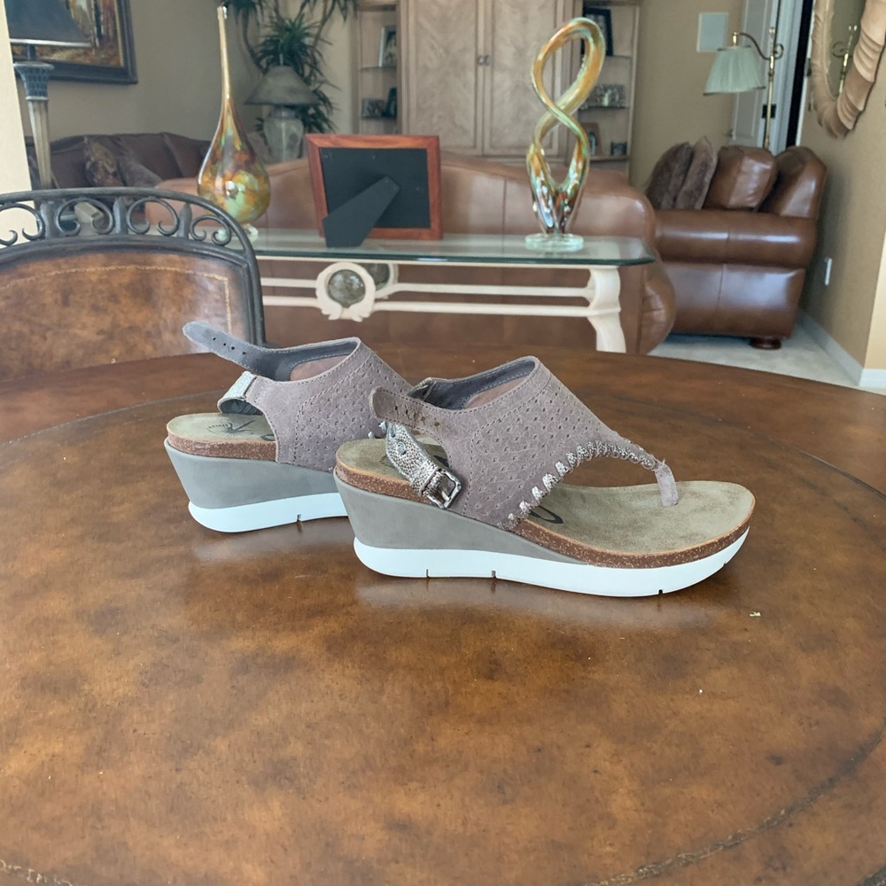 Shoes - Picture 5 of 6